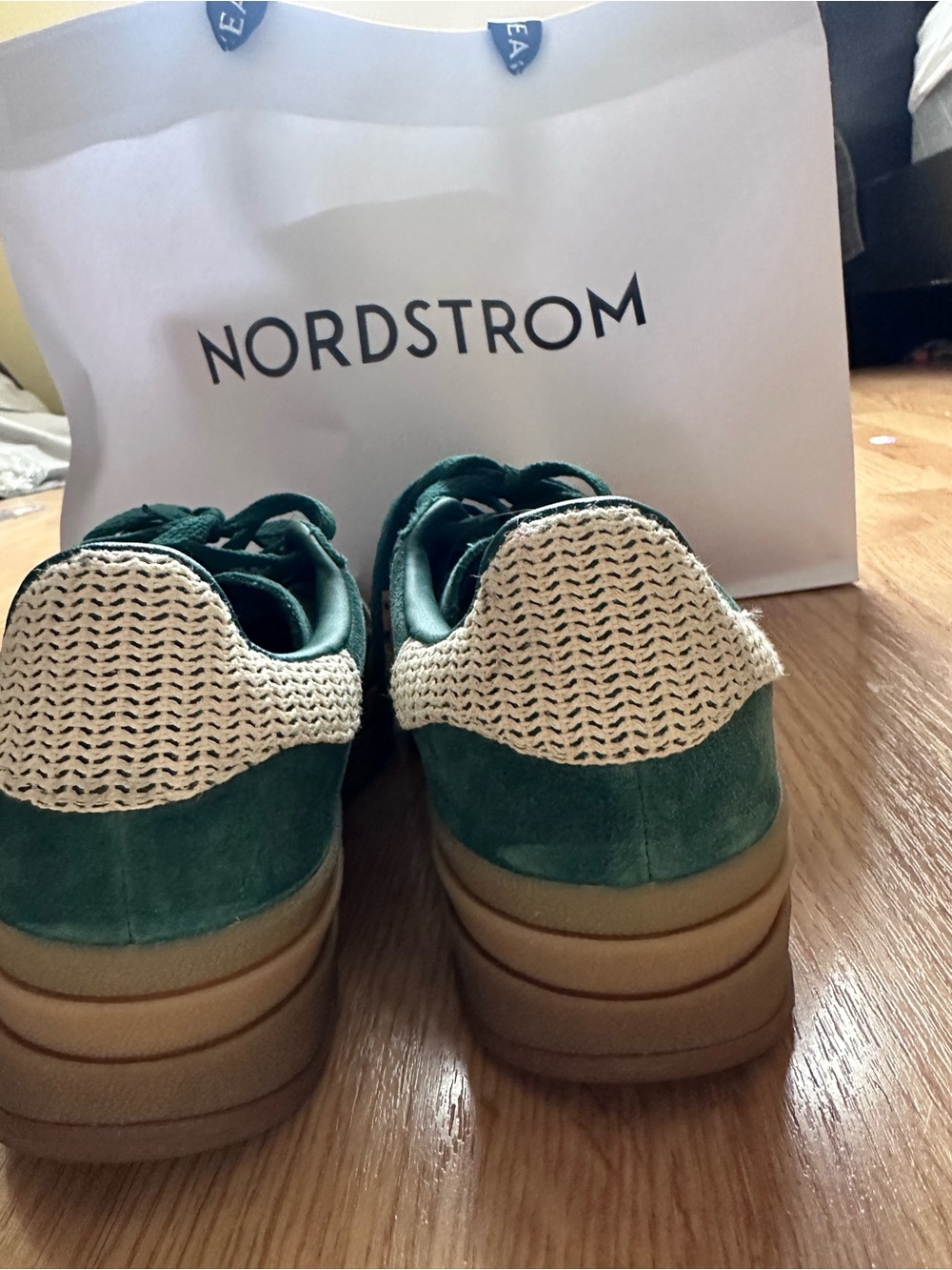 Adidas Originals Gazelle green 
 Suede Sneaker
